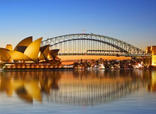 Nhà hát Opera và cầu cảng Sydney trong ánh chiều