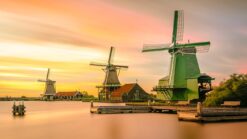 Tour du lịch Tây Âu 6 nước - cối xay gió Zaanse Schans Hà Lan - Royal Tourist