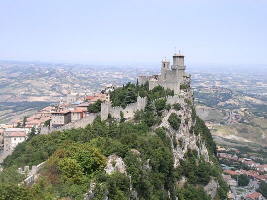 Tháp Guaita trên sườn núi Titano tại San Marino