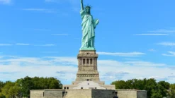 Tượng Nữ thần Tự do trên đảo tại New York - Royal Tourist