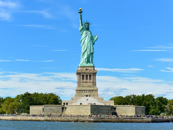 4 Tượng Nữ thần Tự do trên đảo tại New York - Royal Tourist